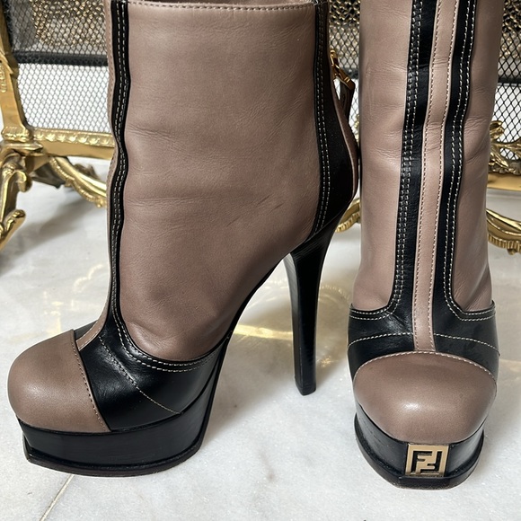 FENDI Fendista Taupe & Black Leather Platform Ankle Boots, Size 35 - Picture 3 of 16